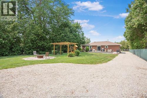 7138 Benoit Drive, Grande Pointe, ON - Outdoor