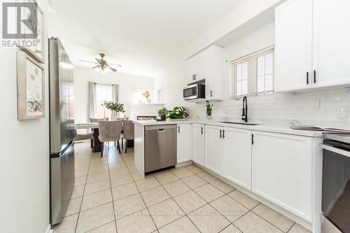 63 Rainbow Valley Crescent, Markham, ON - Indoor Photo Showing Kitchen With Upgraded Kitchen