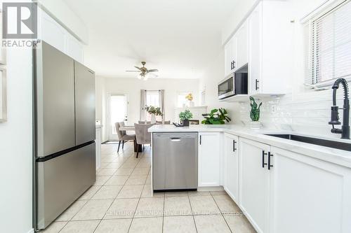 63 Rainbow Valley Crescent, Markham, ON - Indoor Photo Showing Kitchen With Upgraded Kitchen