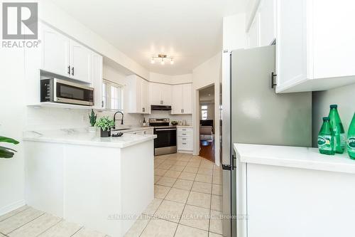 63 Rainbow Valley Crescent, Markham, ON - Indoor Photo Showing Kitchen