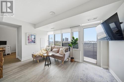 807 - 38 MONTE KWINTER COURT  Toronto (Clanton Park), ON M3H 0E2