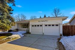 383 Country Club Boulevard  Winnipeg, MB R3K 1X4