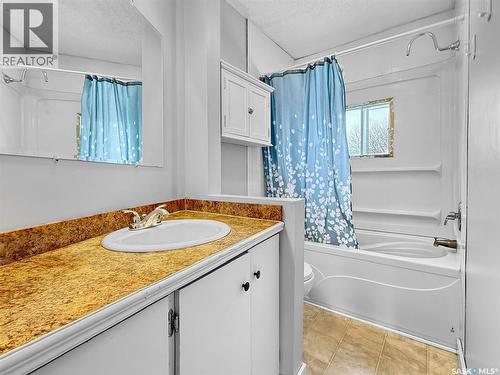 363 Iris Avenue, Swift Current Rm No. 137, SK - Indoor Photo Showing Bathroom