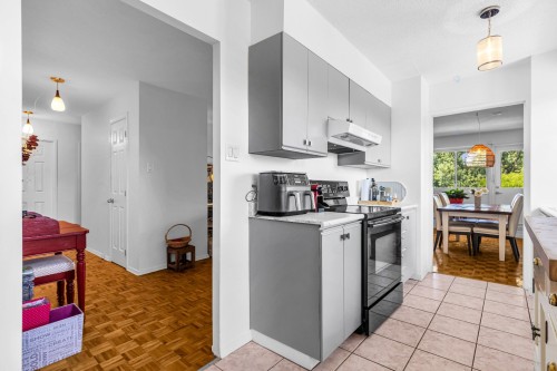 Cuisine - 402-40 Av. Du Rhône, Saint-Lambert, QC - Indoor Photo Showing Kitchen
