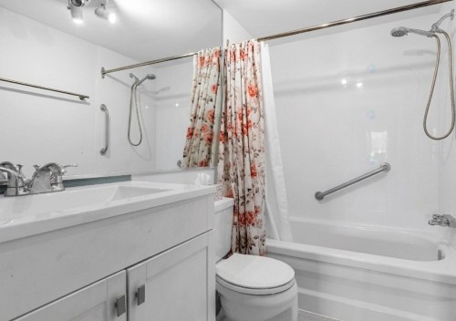 Salle de bains - 402-40 Av. Du Rhône, Saint-Lambert, QC - Indoor Photo Showing Bathroom