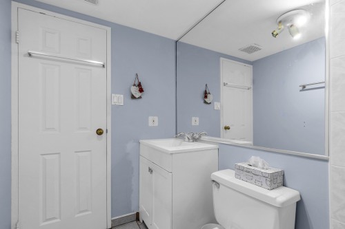 Salle de bains attenante à la CCP - 402-40 Av. Du Rhône, Saint-Lambert, QC - Indoor Photo Showing Bathroom