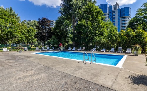 Piscine - 402-40 Av. Du Rhône, Saint-Lambert, QC - Outdoor With In Ground Pool