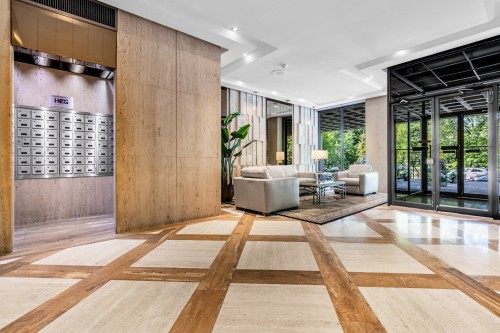 Hall d'entrée/Vestibule - 402-40 Av. Du Rhône, Saint-Lambert, QC - Indoor Photo Showing Other Room