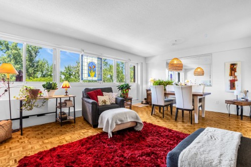 Salon - 402-40 Av. Du Rhône, Saint-Lambert, QC - Indoor Photo Showing Living Room