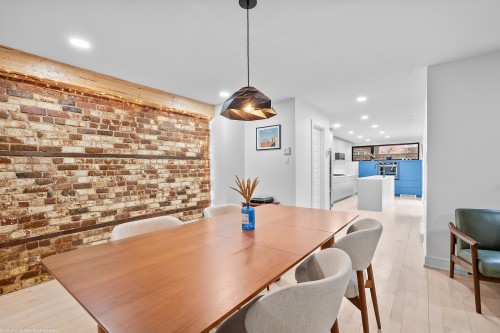 4010 Av. Laval  Montréal (Le Plateau-Mont-Royal), QC H2W 2J2