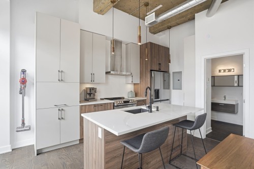 Kitchen - 700-24 Rue Waterman, Saint-Lambert, QC - Indoor Photo Showing Kitchen With Upgraded Kitchen