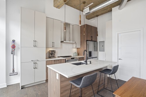 Kitchen - 700-24 Rue Waterman, Saint-Lambert, QC - Indoor Photo Showing Kitchen With Upgraded Kitchen