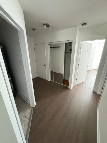 Hall d'entrée/Vestibule - 2-1561 Rue De Gascogne, Laval (Chomedey), QC - Indoor Photo Showing Other Room