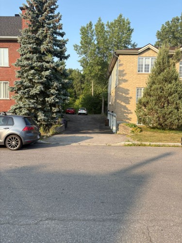 Garage - 2-1561 Rue De Gascogne, Laval (Chomedey), QC - Outdoor
