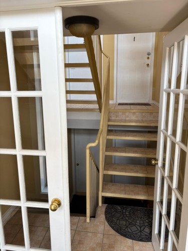 Escalier - 2-1561 Rue De Gascogne, Laval (Chomedey), QC - Indoor Photo Showing Other Room