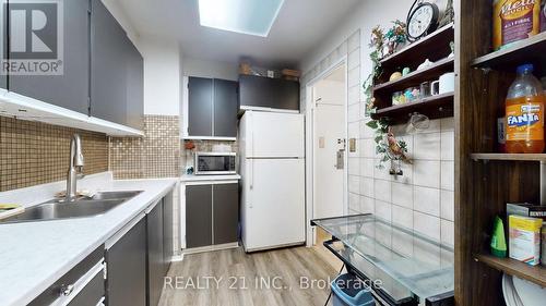 2103 - 5 Massey Square, Toronto, ON - Indoor Photo Showing Kitchen