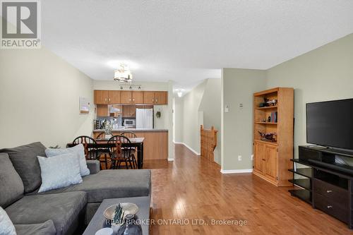 418 Briston Private, Ottawa, ON - Indoor Photo Showing Living Room