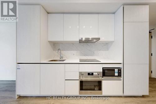 3101 - 8 Interchange Way, Vaughan, ON - Indoor Photo Showing Kitchen