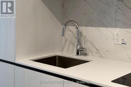 3101 - 8 Interchange Way, Vaughan, ON - Indoor Photo Showing Kitchen