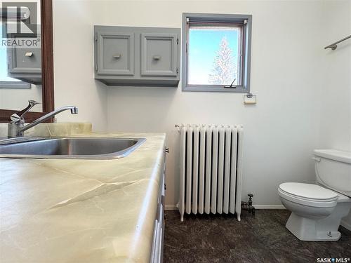 209 Main Street, Wilkie, SK - Indoor Photo Showing Bathroom