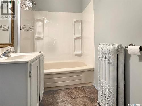 209 Main Street, Wilkie, SK - Indoor Photo Showing Bathroom