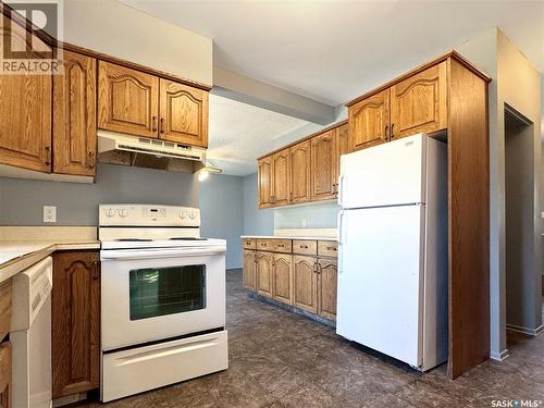 209 Main Street, Wilkie, SK - Indoor Photo Showing Kitchen