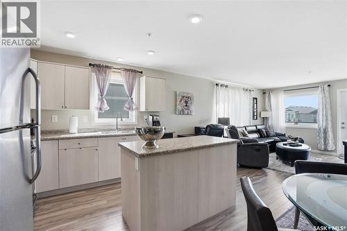1105 102 Willis Crescent, Saskatoon, SK - Indoor Photo Showing Kitchen