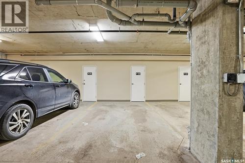 1105 102 Willis Crescent, Saskatoon, SK - Indoor Photo Showing Garage