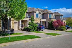 2423 MONTAGNE AVENUE Oakville, ON L6M 0J4