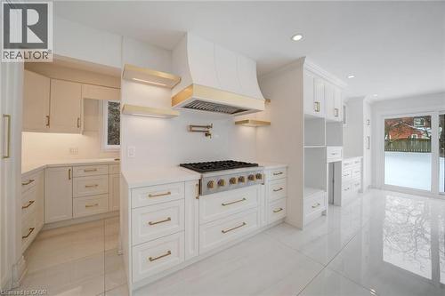 2A Chiltern Hill, Richmond Hill, ON - Indoor Photo Showing Kitchen