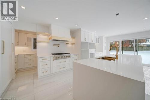 2A Chiltern Hill, Richmond Hill, ON - Indoor Photo Showing Kitchen
