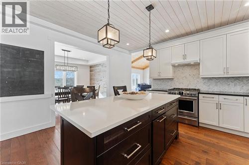 2210 Highway 54, Caledonia, ON - Indoor Photo Showing Kitchen With Upgraded Kitchen