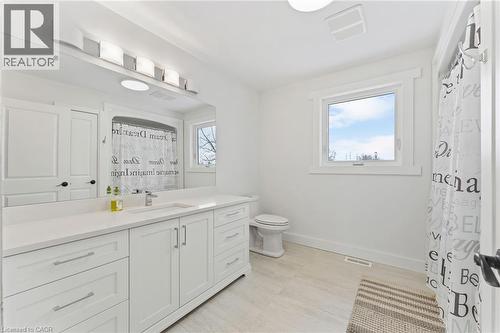 2210 Highway 54, Caledonia, ON - Indoor Photo Showing Bathroom