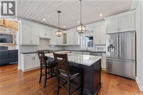 2210 Highway 54, Caledonia, ON - Indoor Photo Showing Kitchen With Upgraded Kitchen