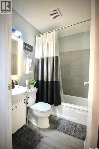 3342 Diefenbaker Drive, Saskatoon, SK - Indoor Photo Showing Bathroom