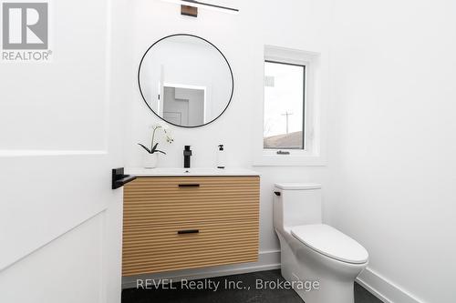 Main floor washroom - 1129 Dipietro Street, Fort Erie (Lakeshore), ON - Indoor Photo Showing Bathroom