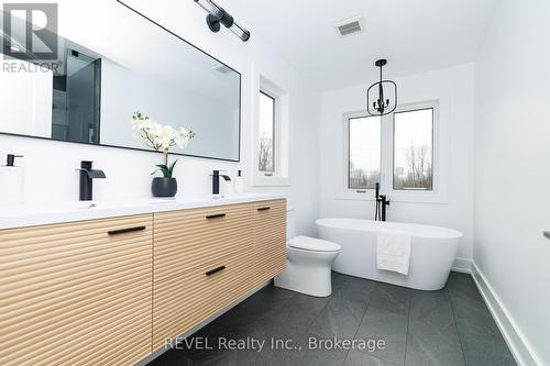 Ensuite washroom - 1129 Dipietro Street, Fort Erie (Lakeshore), ON - Indoor Photo Showing Bathroom