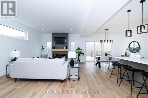 Great room - 1129 Dipietro Street, Fort Erie (Lakeshore), ON - Indoor Photo Showing Living Room