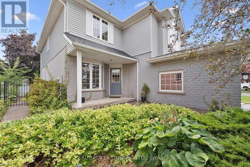 18 Pearwood Court, Kitchener, ON - Outdoor