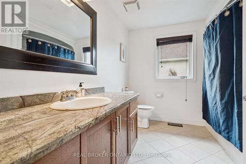 18 Pearwood Court, Kitchener, ON - Indoor Photo Showing Bathroom