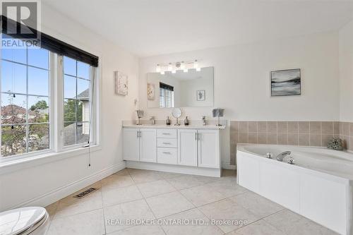 18 Pearwood Court, Kitchener, ON - Indoor Photo Showing Bathroom