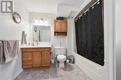 18 Pearwood Court, Kitchener, ON - Indoor Photo Showing Bathroom