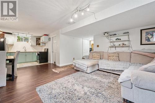 18 Pearwood Court, Kitchener, ON - Indoor Photo Showing Living Room