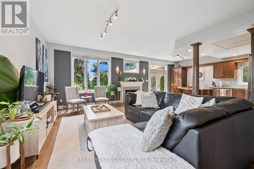 18 Pearwood Court, Kitchener, ON - Indoor Photo Showing Living Room