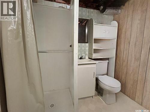 125 4Th Avenue Se, Swift Current, SK - Indoor Photo Showing Bathroom