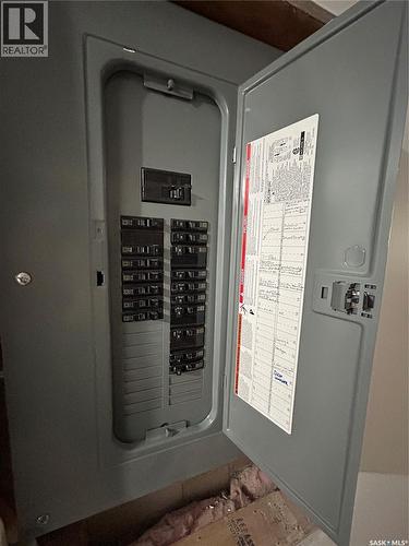 125 4Th Avenue Se, Swift Current, SK - Indoor Photo Showing Other Room