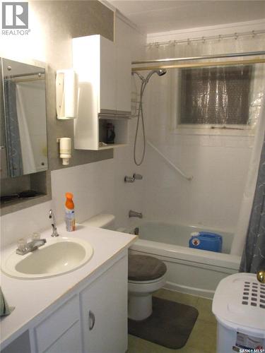116 1St Street N, Mendham, SK - Indoor Photo Showing Bathroom
