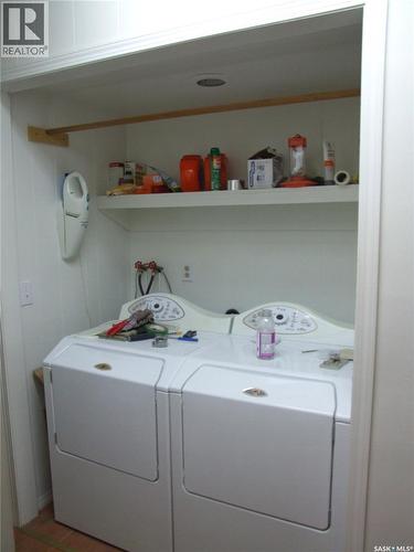 116 1St Street N, Mendham, SK - Indoor Photo Showing Laundry Room