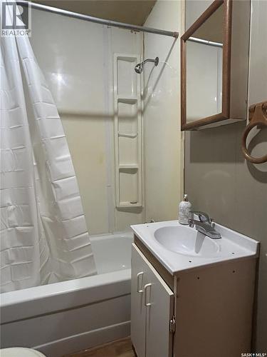 512 Railway Avenue, Lampman, SK - Indoor Photo Showing Bathroom