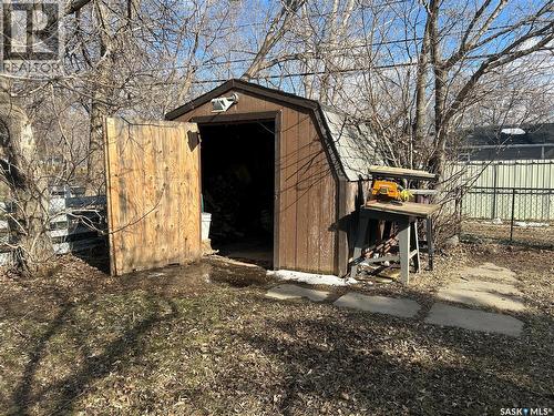 512 Railway Avenue, Lampman, SK - Outdoor